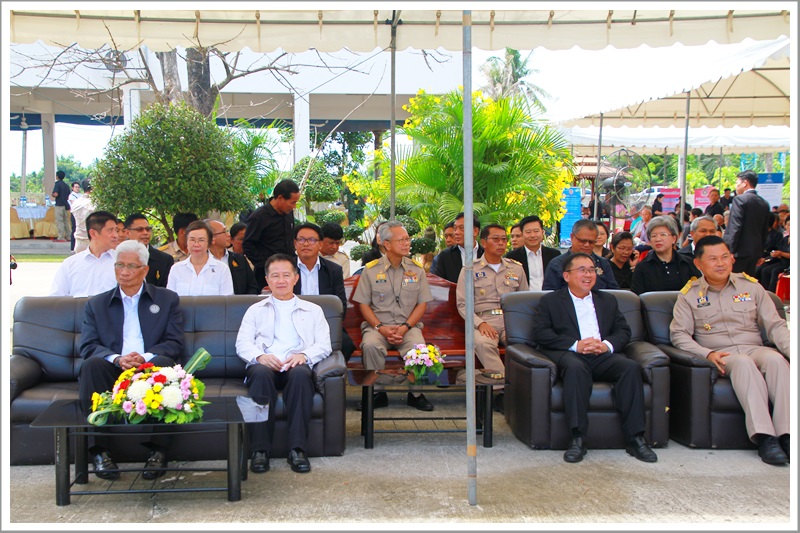 ﻿รัฐมนตรีว่าการกระทรวงยุติธรรม พบปะประชาชนที่เข้าร่วมโครงการ “ยุติธรรมสู่หมู่บ้าน นำบริการรัฐสู่ประชาชน ครั้งที่ 4 ประจำปีงบประมาณ พ.ศ. 2560”